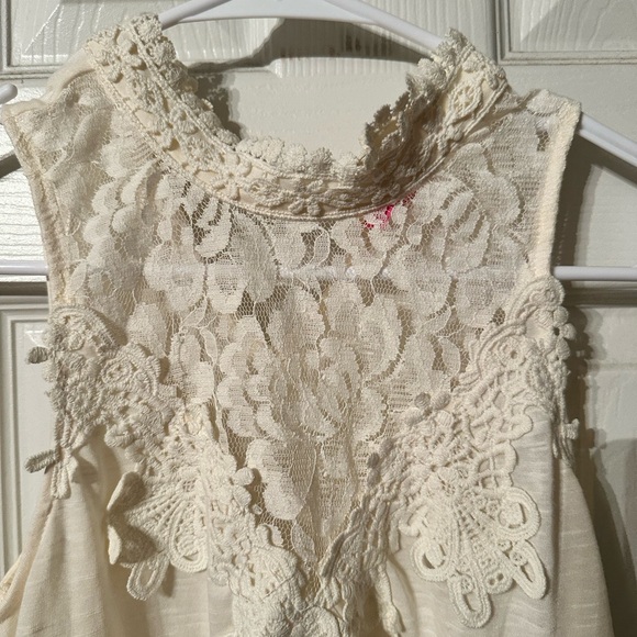 H&M Ivory Lace Trim Top - Picture 2 of 3